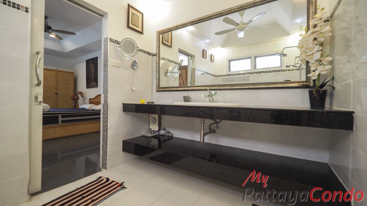 Ekmongkol Village 1 Pattaya For Sale - HEEMK01