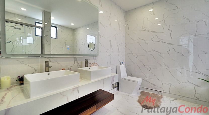 Palm Lakeside Pattaya Villa For Sale East Pattaya - HEPLP01