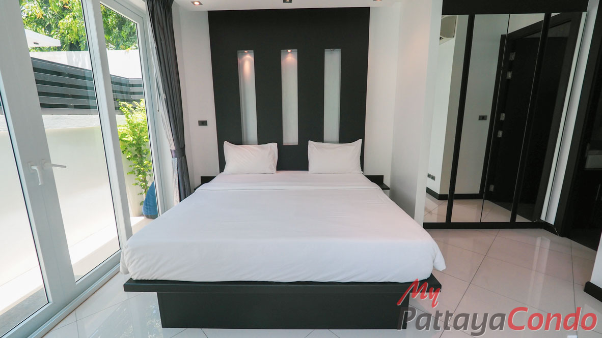 Palm Oasis Pool Villa Pattaya House For Sale - HJPO02
