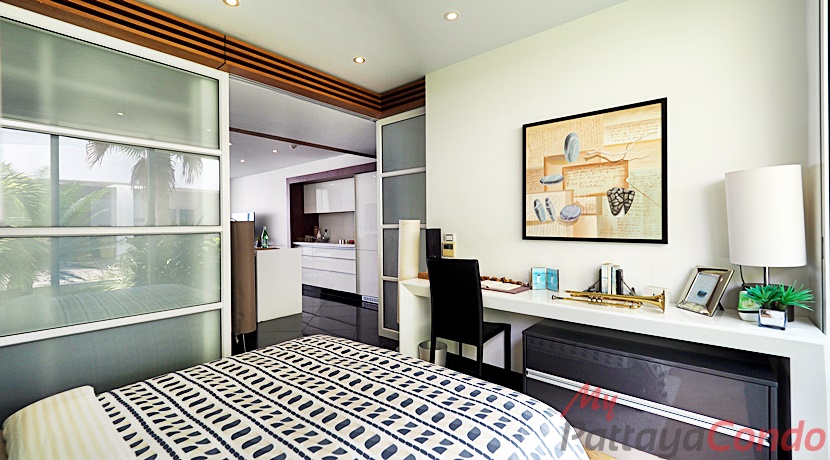 Pure Na-Jomtien Beachfront Condo Pattaya For Sale - PURE02