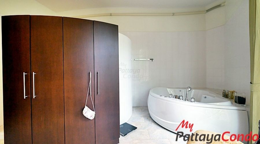 Thaily Wood Village East Pattaya Pool Villa For Sale - HETW01-25