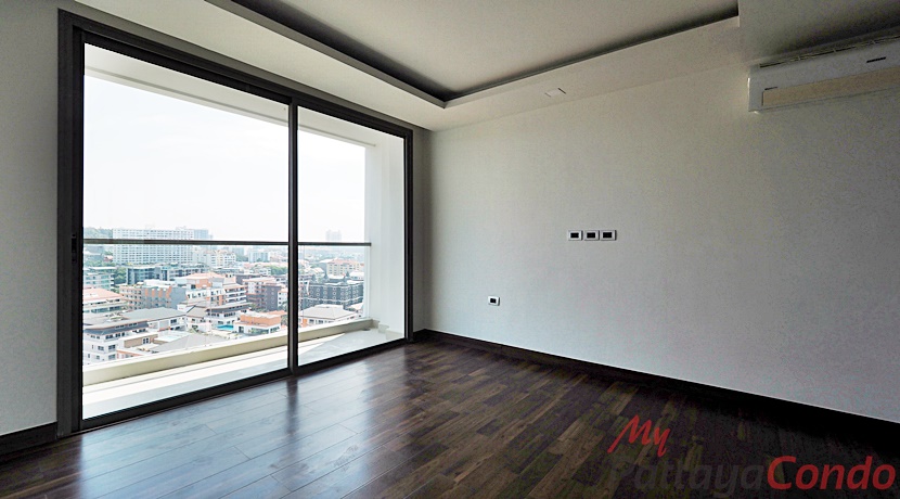 The Peak Towers Pattaya Condo For Sale - PEAKT45