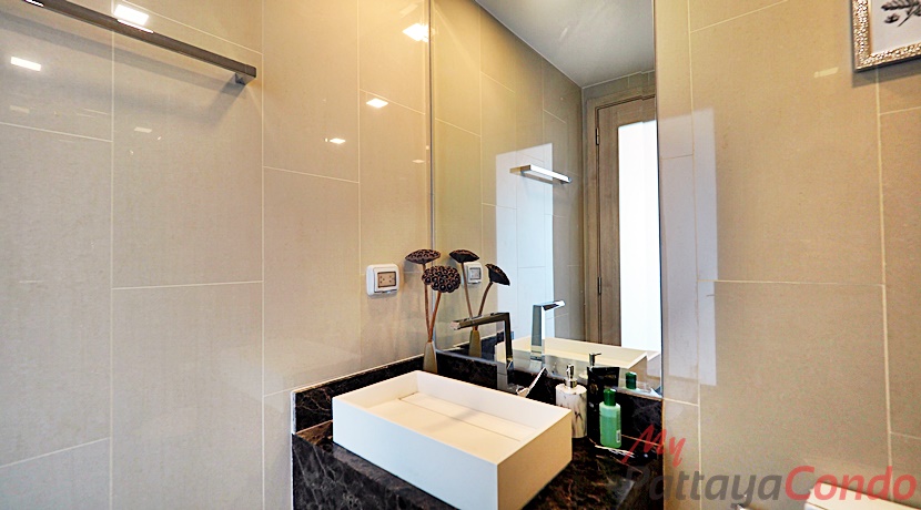 The Peak Towers Pattaya Condo For Sale - PEAKT40