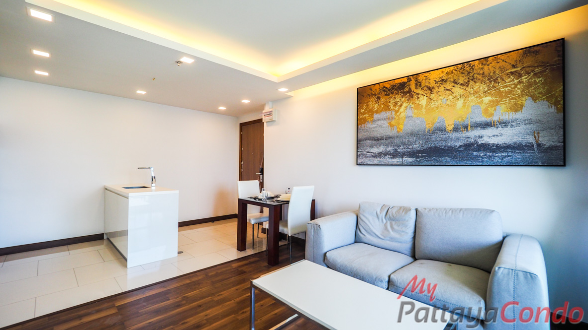 The Peak Towers Pattaya Condo For Sale - PEAKT51