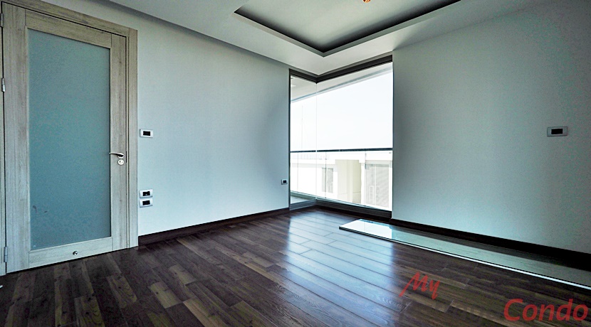The Peak Towers Pattaya Condo For Sale - PEAKT47