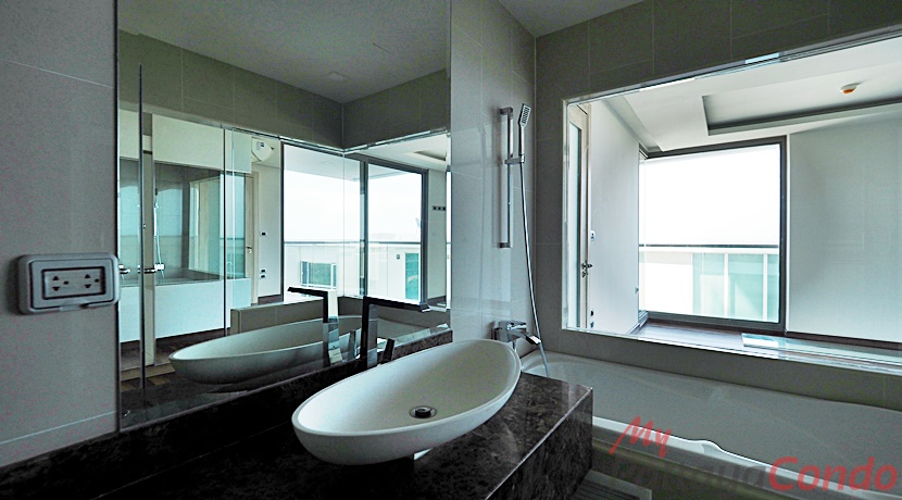 The Peak Towers Pattaya Condo For Sale - PEAKT47