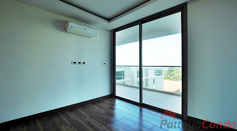 The Peak Towers Pattaya Condo For Sale - PEAKT47