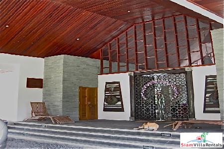 Massive and Stately 6+ Bedroom Property in Pa Klok-1