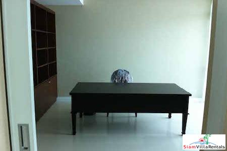 Athenee Residence | Very Large Luxury Three Bedroom Condo for Rent at Rajdamri BTS.