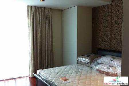 Athenee Residence | Very Large Luxury Three Bedroom Condo for Rent at Rajdamri BTS.