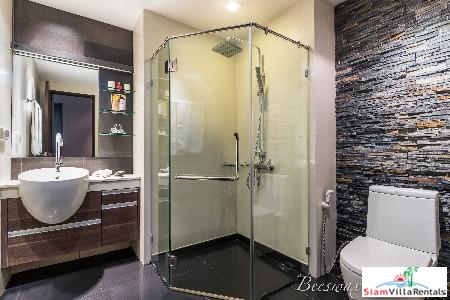 Skywalk Condo | Fantastic City Views from this Contemporary Two Bedroom Condo in Phra Khanong