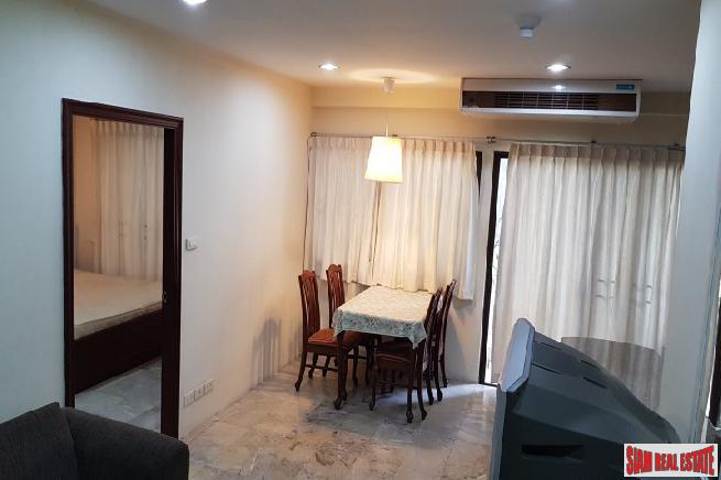 Saranjai Mansion | Large One Bedroom with Balcony and Pool View for Rent on Sukhumvit 6, Bangkok