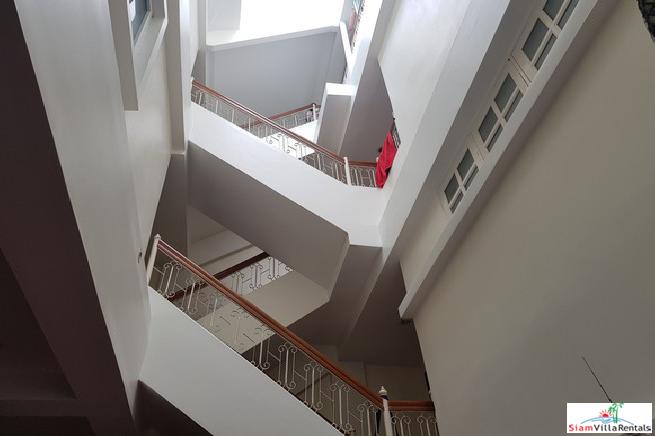 Family-Style Townhouse with Five Bedrooms in the Center of the City, Phrom Phong-20