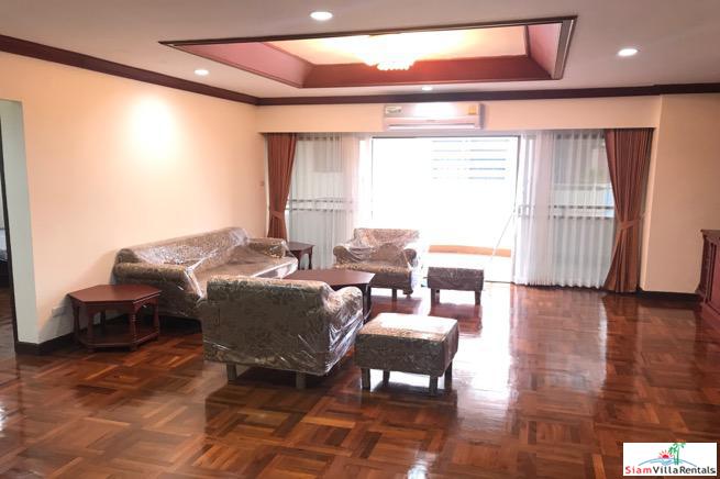 Rishi Court | Spacious 3 Bedroom, 3 Bath Apartment in Convenient Location Between Asoke & Nana BTS