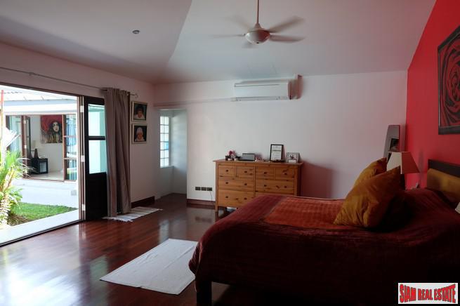 Loch Palm Cove | Large Courtyard Design Three Bedroom Pool Villa for Rent-10