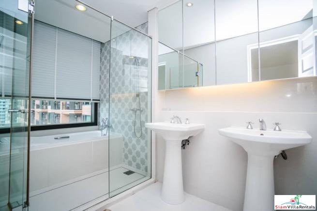 Aguston Sukhumvit 22 | Charming Deluxe Two Bedroom Condo with Extras and Pets Allowed in Phrom Phong