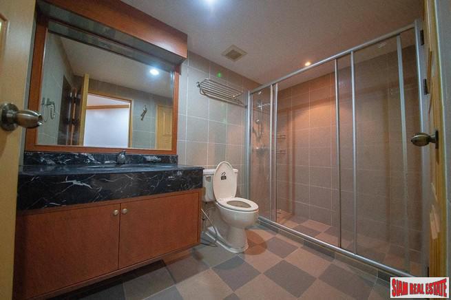 Sachayan Mansion | Extra Large Two Bedroom Apartment for Rent in Thong Lo + Pet Friendly