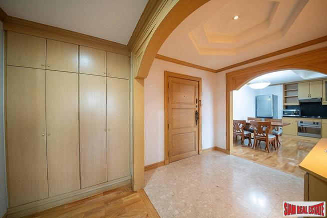 Sachayan Mansion | Extra Large Two Bedroom Apartment for Rent in Thong Lo + Pet Friendly