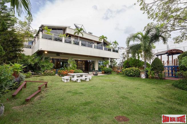 Sachayan Mansion | Huge Three Bedroom Apartment for Rent in Thong Lo - Perfect for a Family + Pet Friendly