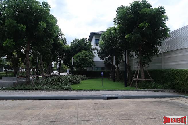 The Edition rama 9 Pattanakarn | Large Three Bedroom House with Private Plunge Pool + Extras for Rent-12