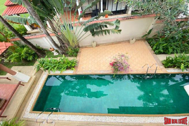 Contemporary three-bedroom villa with private pool in Laguna-11
